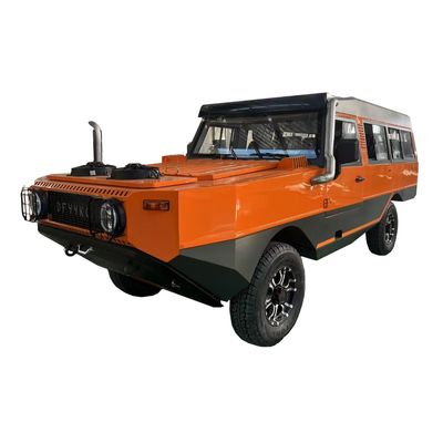 Vehículo anfibio de gran potencia con gran capacidad de cruzar obstáculos durante la conducción